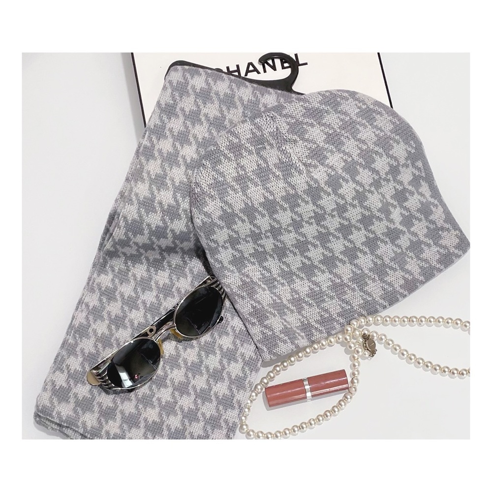 Houndstooth Print Infinity Scarf & Beanie Hat